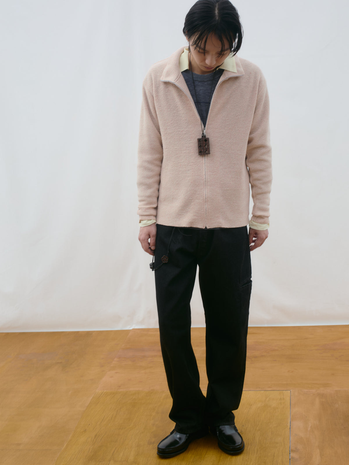 CHARACTERS ZIP-UP KNIT