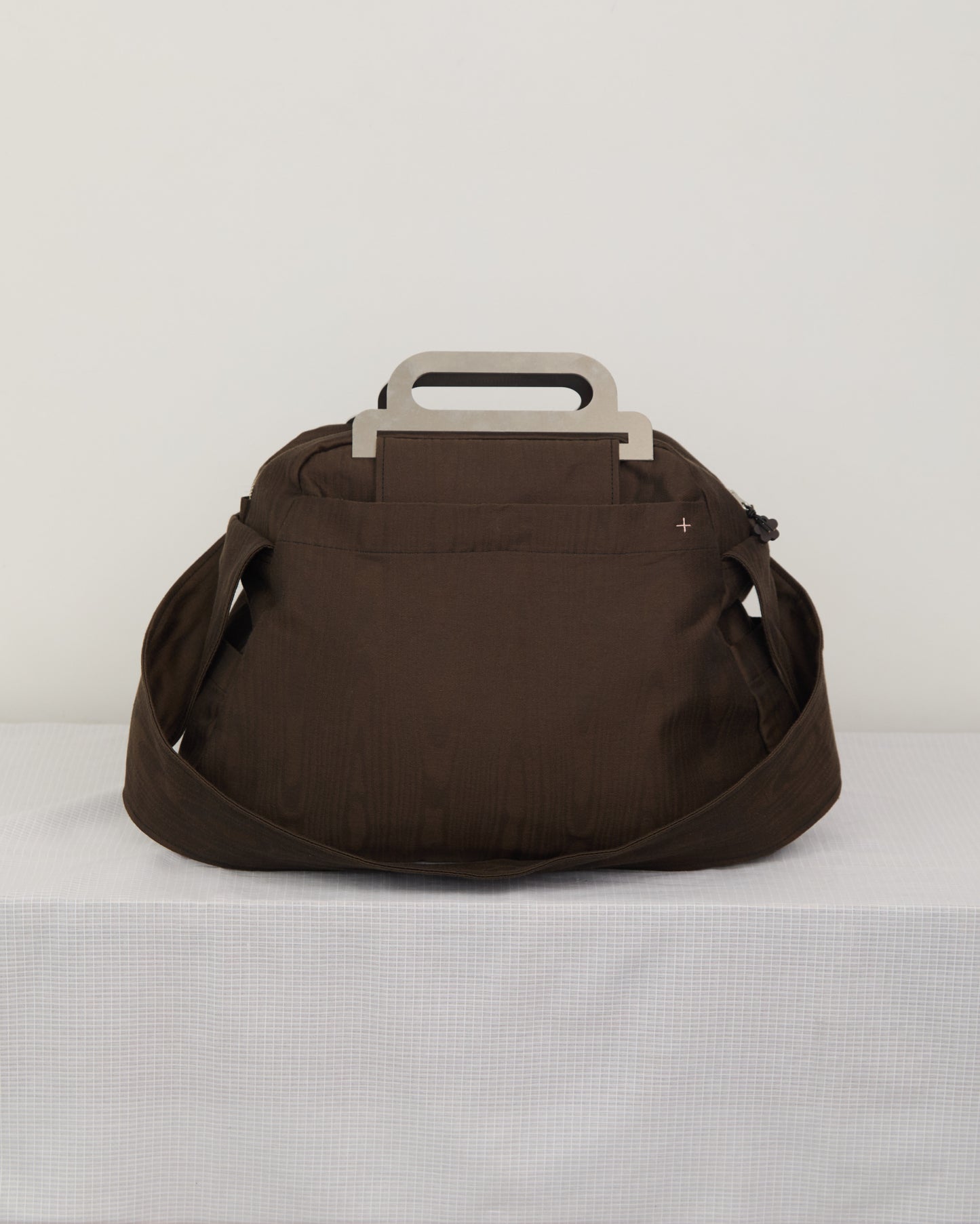 METAL HANDLE SHOULDER BAG