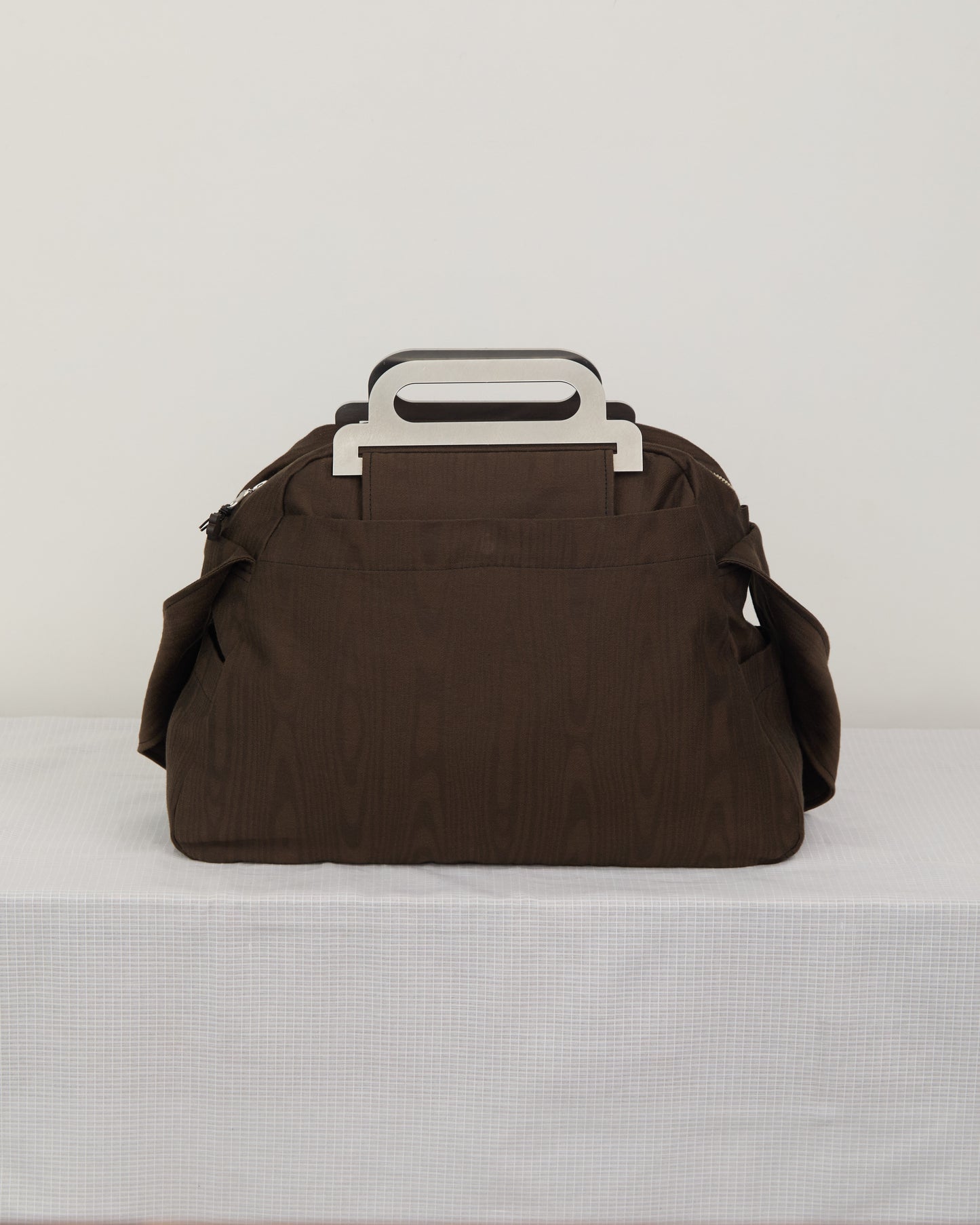 METAL HANDLE SHOULDER BAG